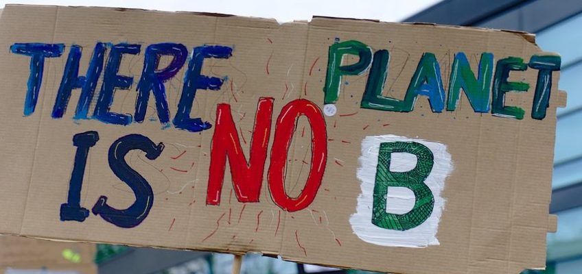 AD ANCONA IN PIAZZA RAGAZZI E RAGAZZE DI “FRIDAYS FOR FUTURE”