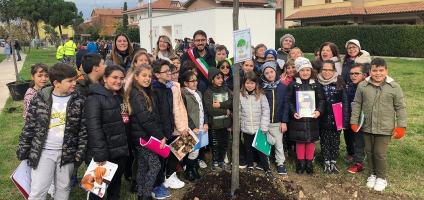 LE MARCHE CELEBRANO LA FESTA DELL’ALBERO