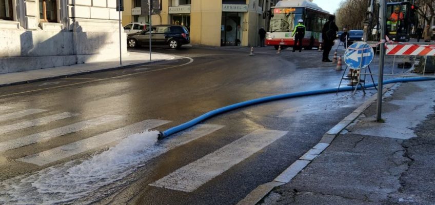 ANCONA: SALTA CONDOTTA IDRICA, CAOS IN CITTA’