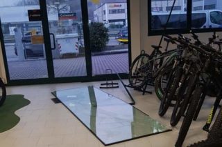 Raid Di Biciclette Alla Copparo Bike Store Di Ancona Mila Euro Il Bottino