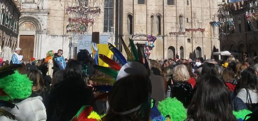 AD ASCOLI IMPAZZA IL CARNEVALE DEI BAMBINI