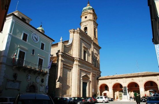 NON DIMENTICHIAMO LA COLLEGIATA DI S.URBANO DI APIRO