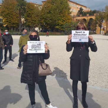 NON SI FERMANO LE PROTESTE DI PIAZZA CONTRO LE RESTRIZIONI DEL DPCM