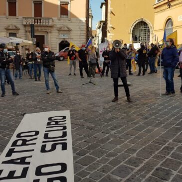 LAVORATORI DELLO SPETTACOLO IN PIAZZA AD ANCONA