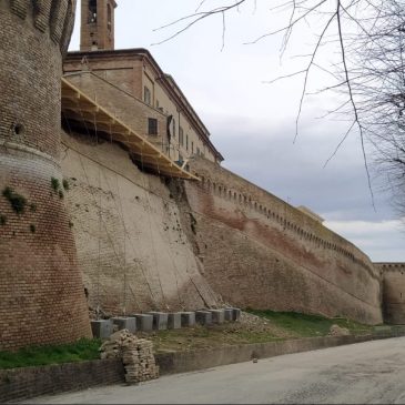 NUOVE PROFONDE CREPE SULLE MURA STORICHE DI CORINALDO