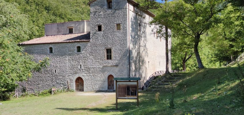 ABBAZIA DI CAMPODONICO, ESPOSTO IN PROCURA PER I BIVACCHI