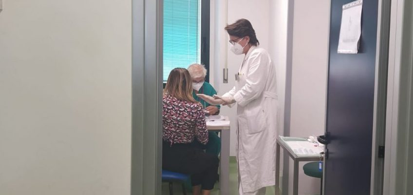 VACCINI AI FRAGILI, AL VIA LA TERZA DOSE