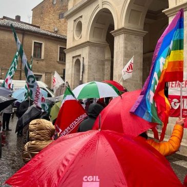 LE MARCHE IN PIAZZA  PER LA PACE E CONTRO LA GUERRA IN UCRAINA