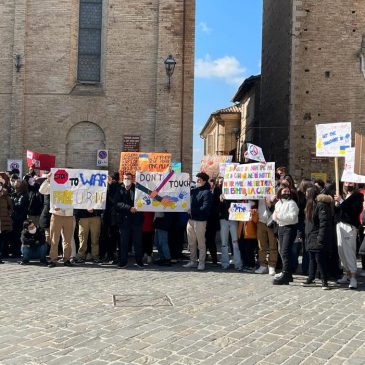 IISS “CARLO URBANI”, STUDENTI MANIFESTANO CONTRO LA GUERRA