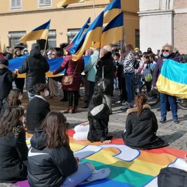 A FANO STUDENTI IN PIAZZA PER LA PACE