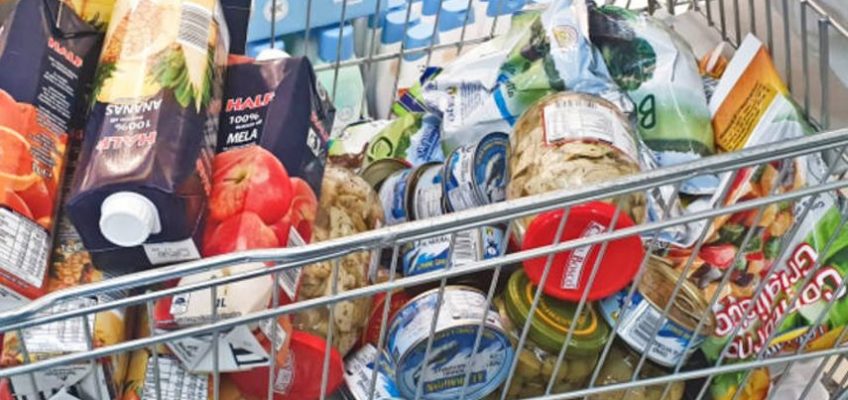 EFFETTO GUERRA SULLA SPESA: SCATTA LA CORSA NEI SUPERMERCATI