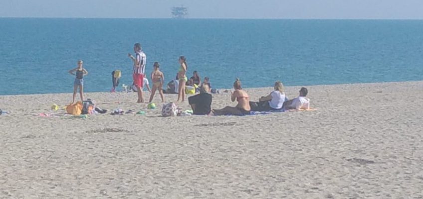 PER IL PONTE DI OGNISSANTI TUTTI AL MARE,  A CIVITANOVA BOOM DI PRESENZE IN SPIAGGIA