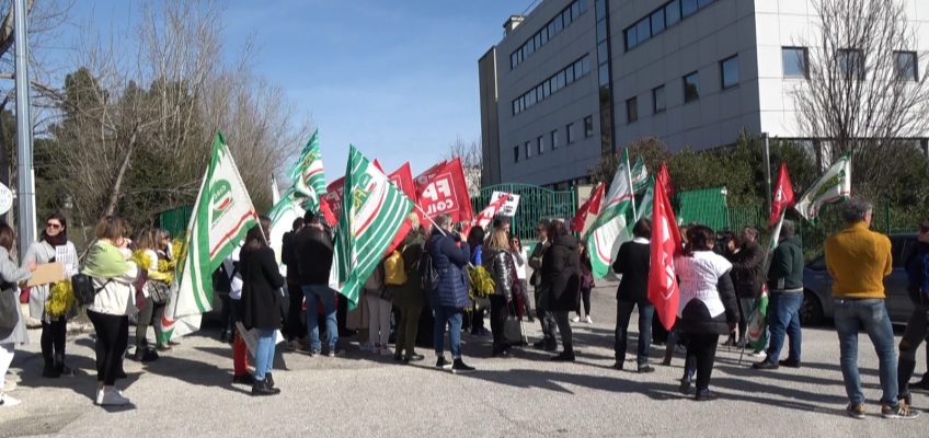 NUOVI TURNI MASSACRANTI E SCIOPERANO LE LAVORATRICI DELLA RESIDENZA DORICA DI ANCONA