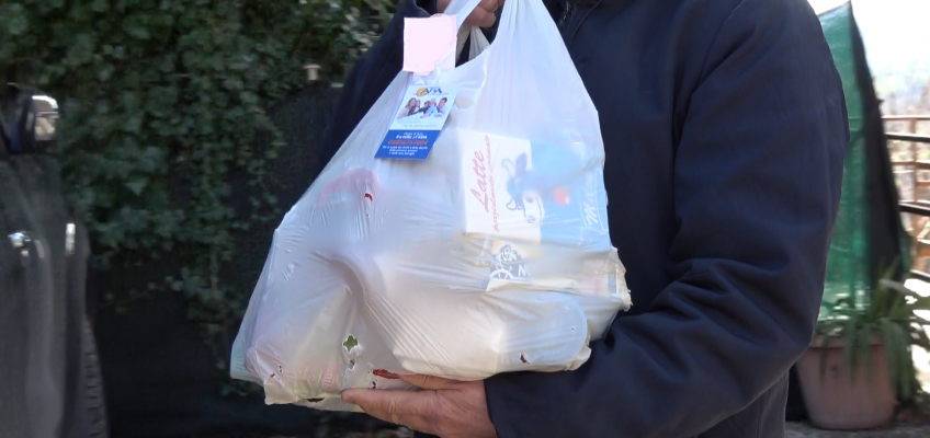 A CAMERINO DONATI PACCHI ALIMENTARI ALLE FAMIGLIE DELLE ZONE TERREMOTATE