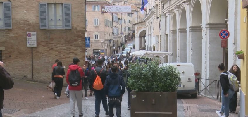 ZAINO IN SPALLA E SI VIAGGIA: TUTTI AD URBINO