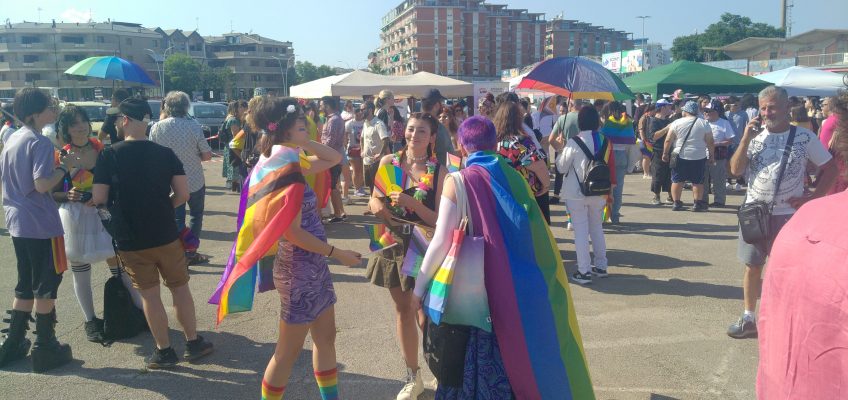 CIVITANOVA, IN 2000 PER IL MARCHE PRIDE