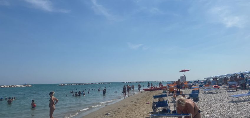 ULTIMA DOMENICA DI AGOSTO, SPIAGGE SOLD OUT