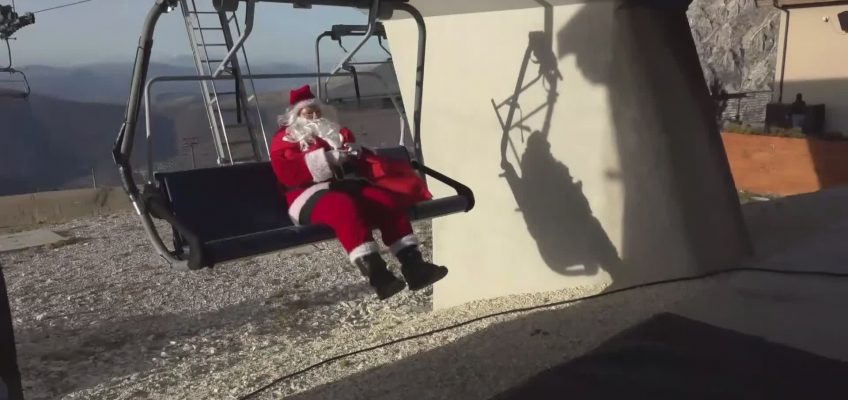 A FRONTIGNANO BABBO NATALE ARRIVA IN SEGGIOVIA