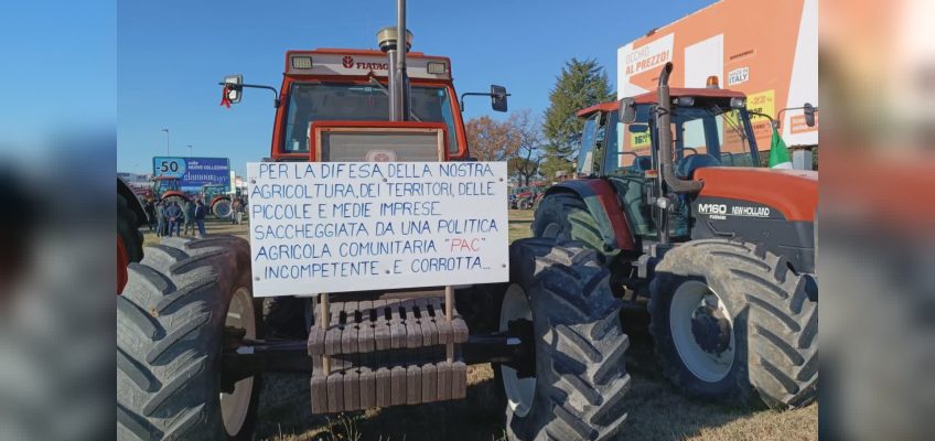 A CIVITANOVA LA PROTESTA DEGLI AGRICOLTORI