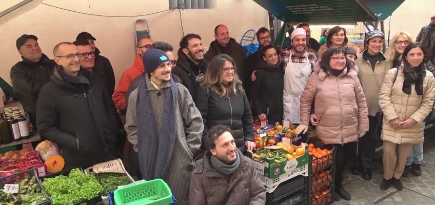 A PESARO FESTA PER IL TRASLOCO DEL MERCATO DELLE ERBE, VIA AL CANTIERE DI SAN DOMENICO