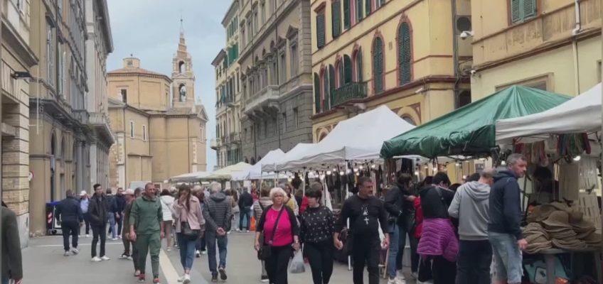 AD ANCONA AL  VIA LA FIERA DI SAN CIRIACO