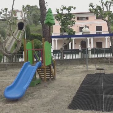 AL POSTO DELLE BOMBONIERE UN GIOCO PER IL PARCO, IL DONO DI UNA COPPIA DI SPOSI DI SPINETOLI