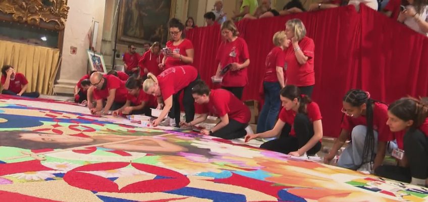 A FABRIANO INFIORATORI AL LAVORO PER IL PALIO DI SAN GIOVANNI BATTISTA