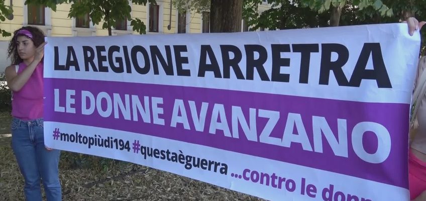 ABORTO NELLE MARCHE: PROTESTA IN PIAZZA CAVOUR