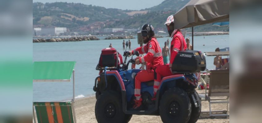 IL QUAD DELLA CROCE GIALLA PATTUGLIA LA SPIAGGIA DI ANCONA