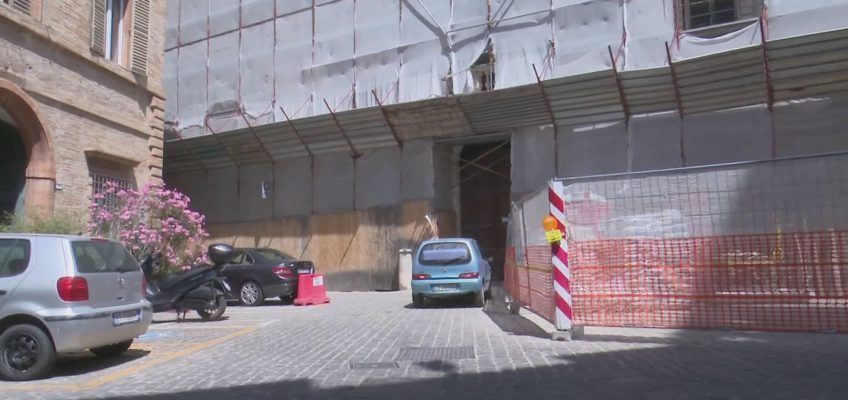 MACERATA, A PALAZZO COSTA RINVENUTI ORDIGNI E MUNIZIONI BELLICHE