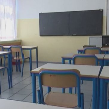 SCUOLA, REBUS CATTEDRE: MANCANO GLI INSEGNANTI, UN DOCENTE  SU DUE E’ PRECARIO