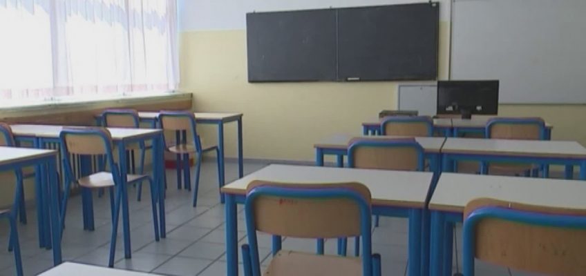 SCUOLA, REBUS CATTEDRE: MANCANO GLI INSEGNANTI, UN DOCENTE  SU DUE E’ PRECARIO