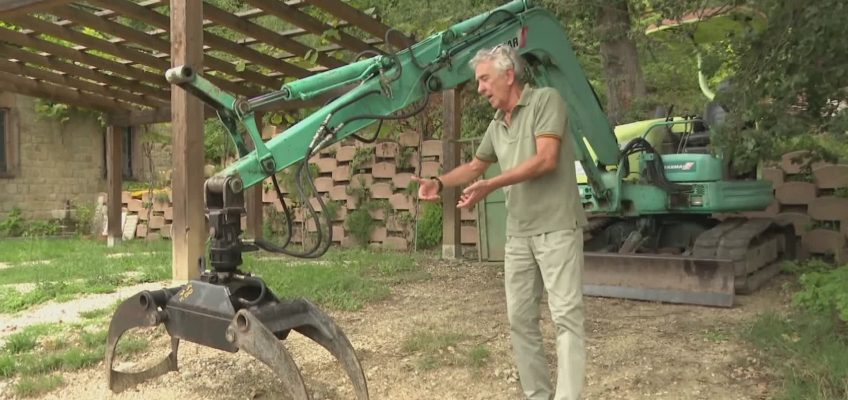 A MONTEFALCONE APPENNINO IL SINDACO “TUTTOFARE” SUL TRATTORE