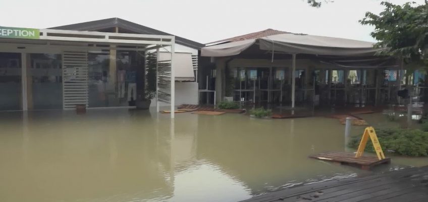 COSTA FLAGELLATA DAL MALTEMPO ALLAGAMENTI TRA PORTO RECANATI E CIVITANOVA