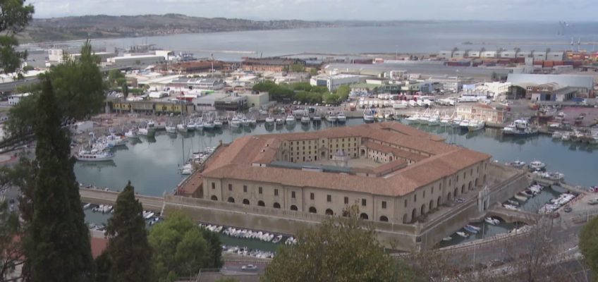 ANCONA, ULTIME PULIZIE ALLA CITTA’ IN ATTESA DEL G7 SALUTE