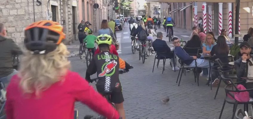 AD ASCOLI SI SPERIMENTA LA PRIMA DOMENICA SENZA LE AUTO