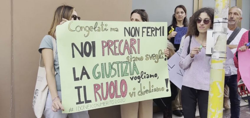 LA PROTESTA DEI PROF PRECARI: “IDONEI MA CON L’ASSUNZIONE CONGELATA”