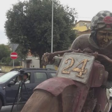 A PESARO UNA STATUA IN ONORE DI TONINO BENELLI