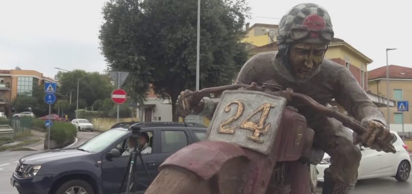 A PESARO UNA STATUA IN ONORE DI TONINO BENELLI