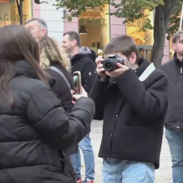 STUDENTI IN PIAZZA AD ANCONA PER IL DIRITTO ALLO STUDIO: “NO AI TAGLI”