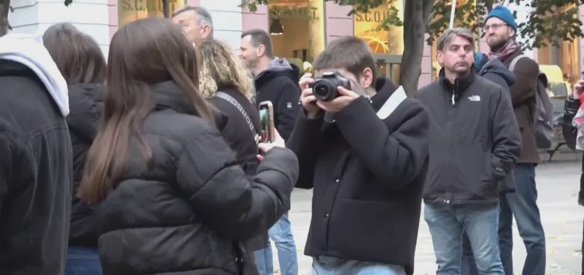 STUDENTI IN PIAZZA AD ANCONA PER IL DIRITTO ALLO STUDIO: “NO AI TAGLI”