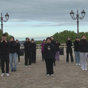 A LORETO UN FLASH MOB DEGLI STUDENTI CONTRO LA VIOLENZA SULLE DONNE