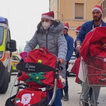 LA STORIA DI FRANCESCA CHE PORTA REGALI AI BAMBINI DEL SALESI