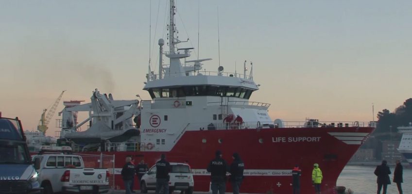 AL PORTO DI ANCONA ARRIVATA LA NAVE “LIFE SUPPORT” CON 34 MIGRANTI