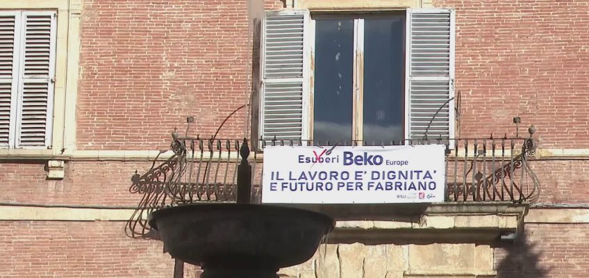 Beko, striscione in piazza dimostrativo