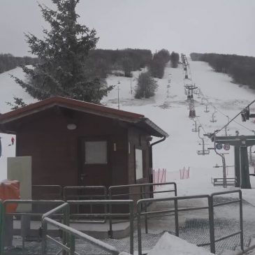 IMPIANTI CHIUSI SUL MONTE PISELLI: DOPO IL COLLAUDO DELLA SEGGIOVIA, MANCA LA NEVE