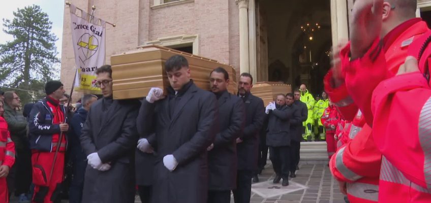 A FABRIANO LUTTO CITTADINO PER I FUNERALI DI LUCIA E DIEGO, TRAVOLTI DA UN SUV A TORRETTE