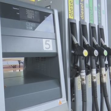 RINCARI, ANCHE LA BENZINA ALLE STELLE