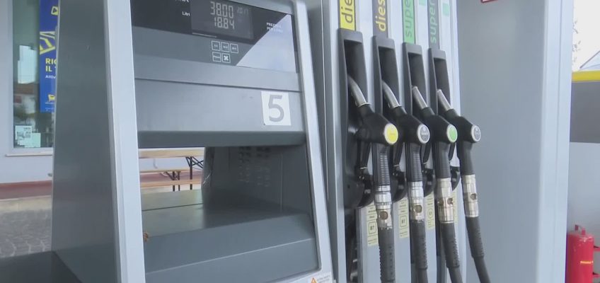 RINCARI, ANCHE LA BENZINA ALLE STELLE