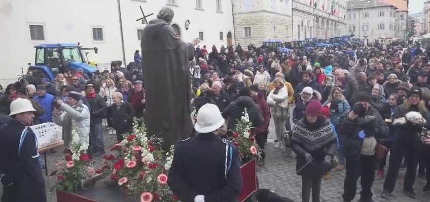 ASCOLI PICENO,  MIGLIAIA IN PIAZZA PER SANT’ANTONIO ABATE